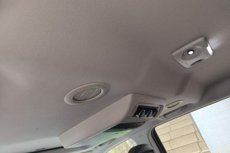 Used Dodge Journey 2013 2.4L Two-Wheel Drive Luxury Version