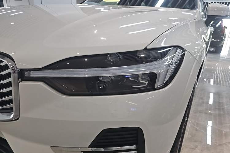 Used Volvo XC60 2026 B5 4x4 Smart Luxury Edition Left Front Headlight