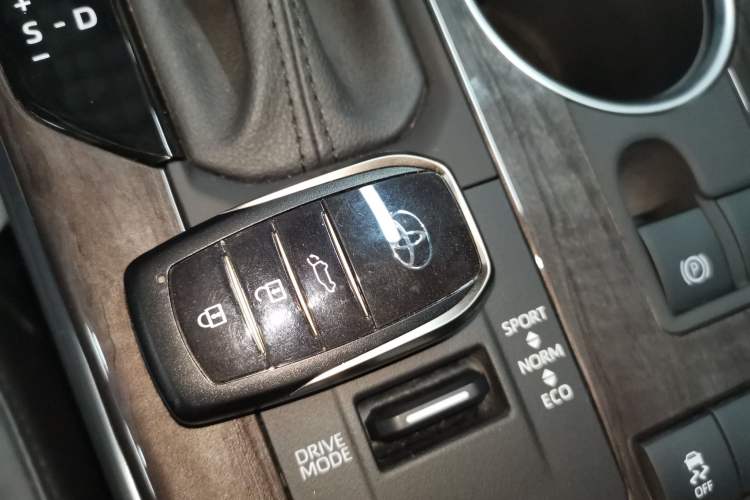 Used Toyota Highlander 2024 2.5L Smart Electric Hybrid Dual-Engine Four-Wheel Drive Prestige Version – 7 Seats