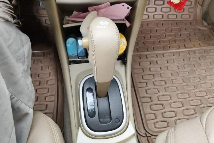 Used Nissan Sylphy 2012 Classic 1.6XE Automatic Comfort Edition Gear Lever