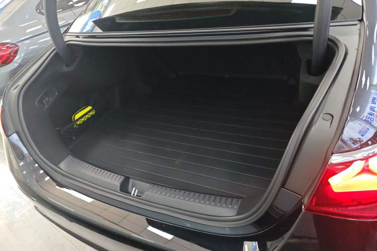 Used Mercedes-Benz E-Class 2025 E 260 L
