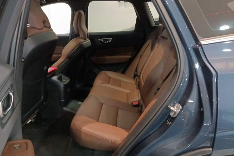 Used Volvo XC60 New Energy 2024 T8 Plug-in Hybrid Long-Range All-Wheel Drive Smart Luxury Edition
