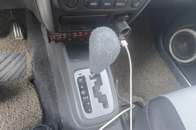 Used Suzuki Jimny 2011 1.3 AT Two-Tone Navigation Version Gear Lever