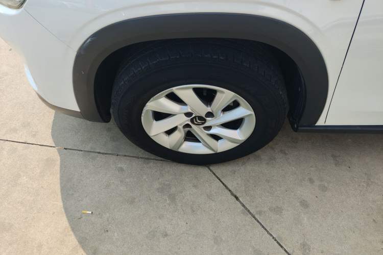 Used Citroen C3-XR 2015 1.6L Automatic Fashion Model Left Front Wheel Hub