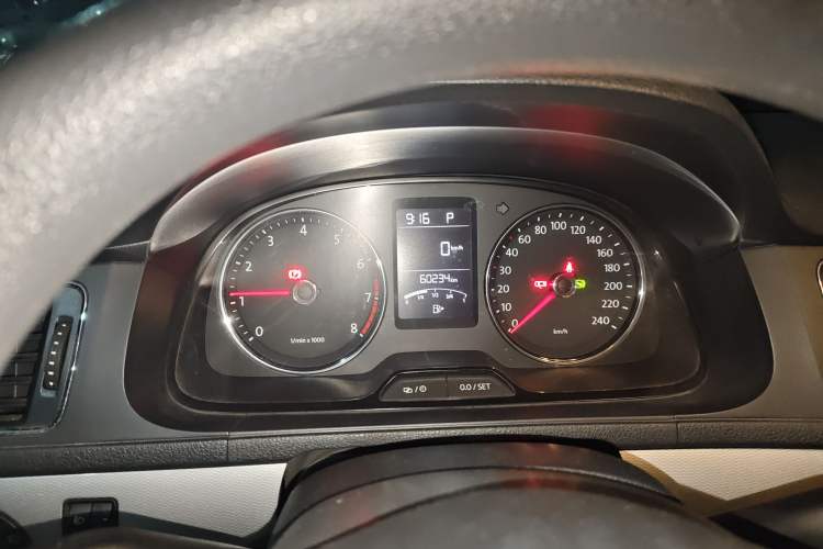 Used Volkswagen Gran Lavida 2013 1.6L Automatic Comfort Model Instrument Cluster