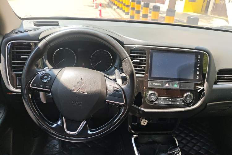 Used Mitsubishi Outlander 2018 2.4L 4x4 Elite Edition 5 Seats
