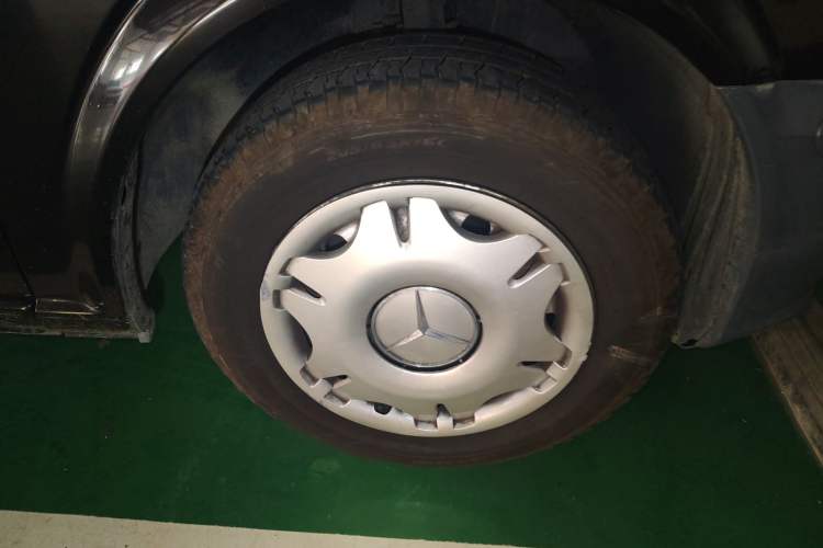 Used Mercedes-Benz Vito 2011 2.5L 7-seater executive version