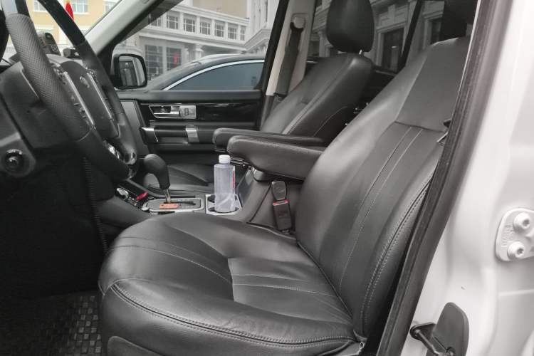 Used Land Rover Discovery 2012 5.0 V8 HSE Left Front Seat