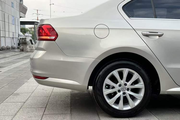 Used Volkswagen Lavida 2017 230TSI DSG Comfort Edition Right Rear Wheel Hub