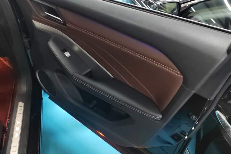 Used Wey VV6 2018 2.0T Two-Wheel-Drive Ultra-Luxury Version China V Standard