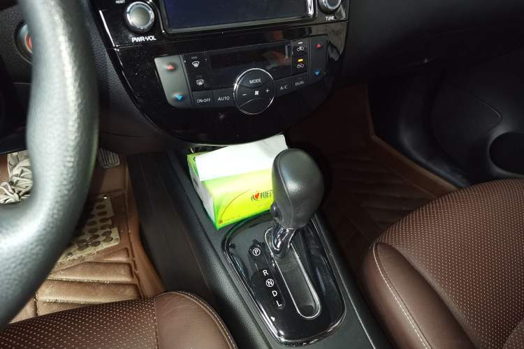 Used Nissan Tiida 2014 1.6L CVT Cool Cafe Edition