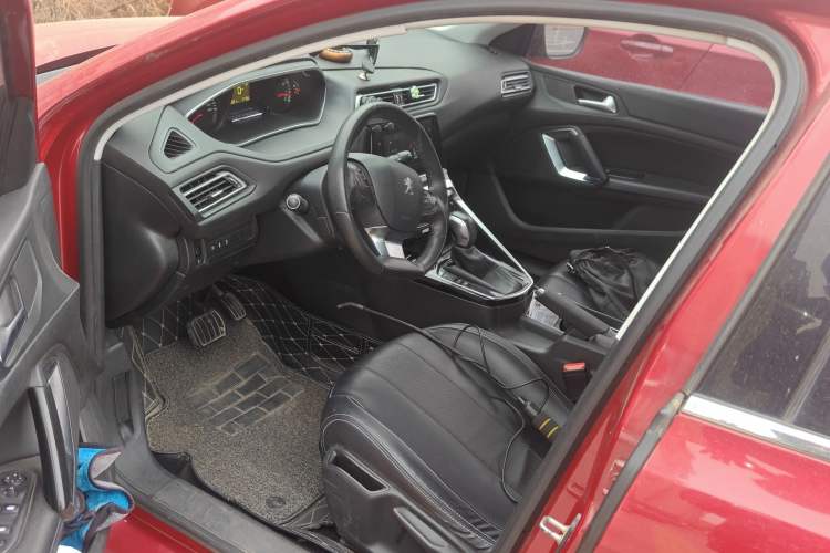 Used Peugeot 308 2016 230THP Automatic Luxury Edition Left Front Seat