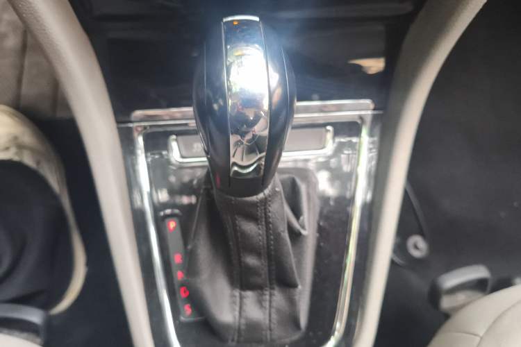 Used Volkswagen Bora 2013 1.6L Automatic Fashion Model
