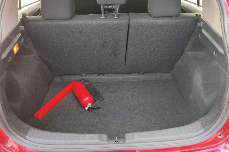 Used Toyota YARiS L Zhi Xuan 2015 1.5E Automatic Charm Edition Trunk