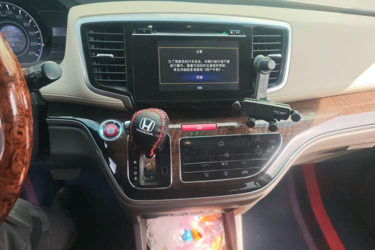 Used Honda Odyssey 2015 2.4L Smart Edition Audio And AC Panel