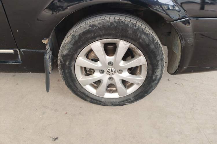 Used Volkswagen Santana Vista 2008 1.8L Manual Comfort Edition Right Front Wheel Hub