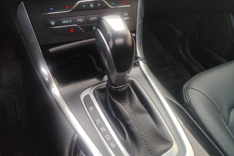 Used Ford Edge 2016 EcoBoost 245 Two-Wheel-Drive Titanium 7-Seater
