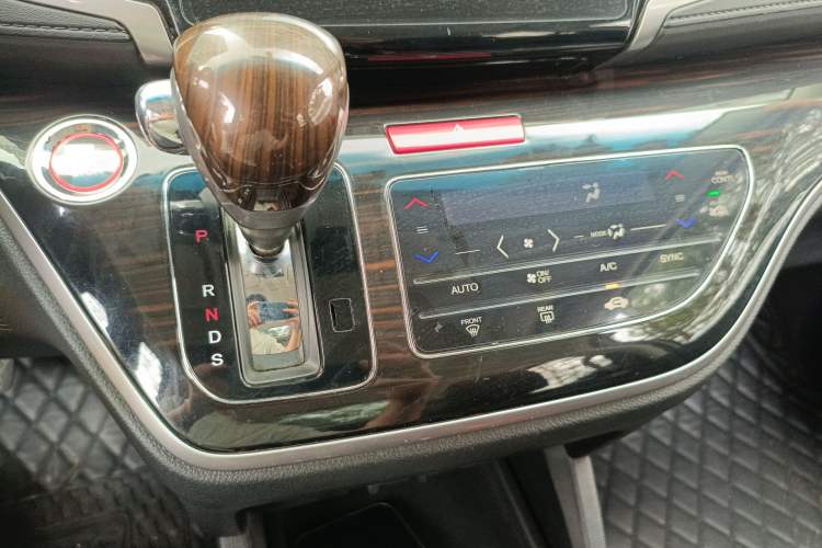 Used Honda Odyssey 2018 2.4L Smart Edition Gear Lever