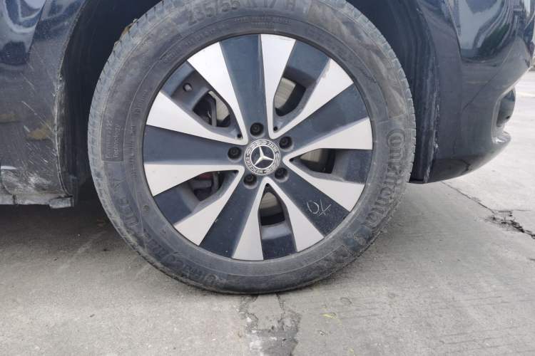 Used Mercedes-Benz Vito 2021 2.0T Elite Version 7 Seats Right Front Wheel Hub