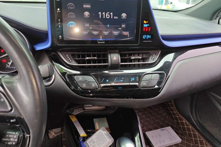 Used Toyota IZOA 2018 2.0L Yichi Version China VI Standard Audio And AC Panel