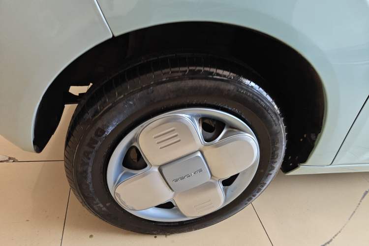 Used Geely Galaxy Panda 2023 Panda Mini 200km Endurance Bear Left Front Wheel Hub