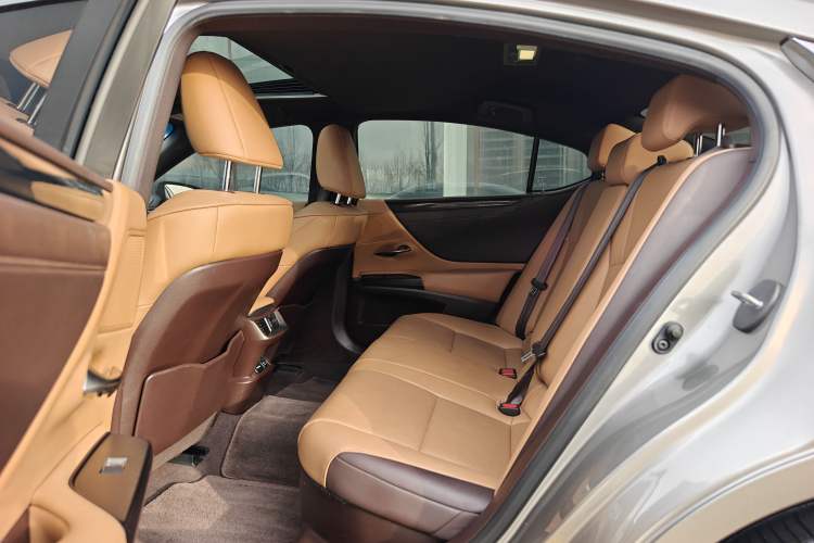 Used Lexus ES 2020 300h Premier Edition