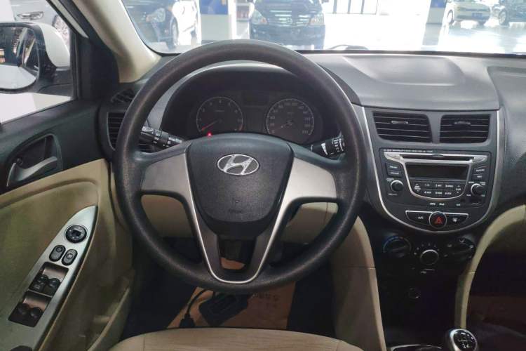Used Hyundai Verna (older generation) 2014 1.4L Manual Smart GLS Trim Steering Wheel