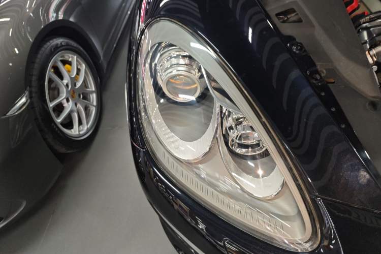 Used Porsche Cayenne 2014 Cayenne Platinum Edition 3.0T Right Front Headlight