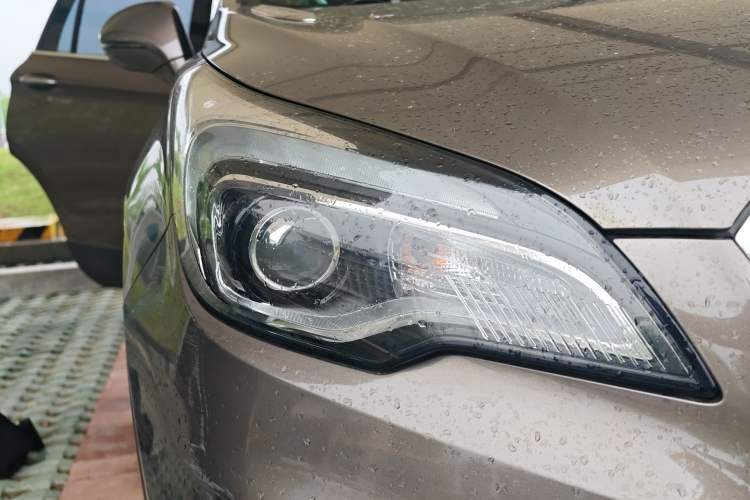 Used Buick Envision 2016 20T Two-Wheel-Drive Elite Model Right Front Headlight