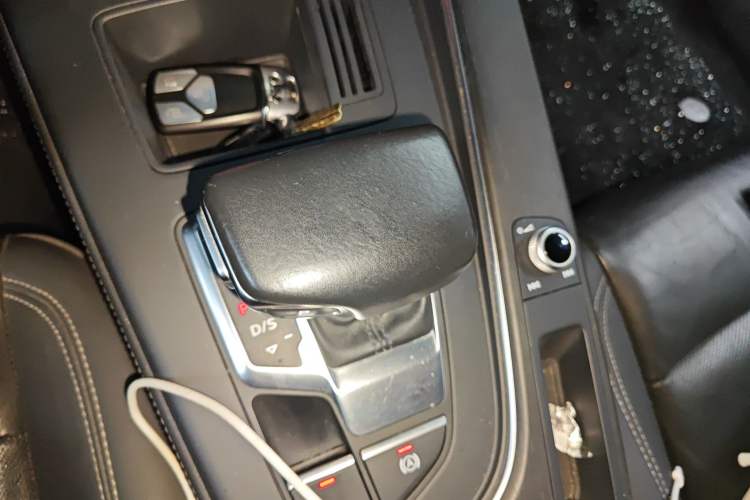 Used Audi A4L 2020 40 TFSI Fashionable and Elegant Model
