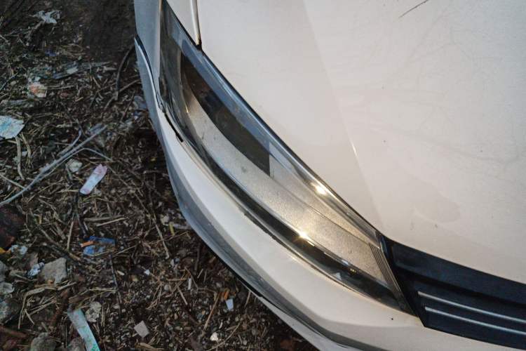 Used Volkswagen Sagitar 2014 Revised Version 1.6L Automatic Comfort Edition Right Front Headlight