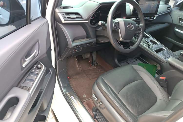 Used Toyota Sienna 2021 2.5L Hybrid Premium Edition
