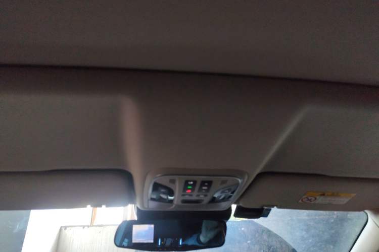 Used Wey VV5 2019 1.5T Two-Wheel Drive Color Pioneer Headliner