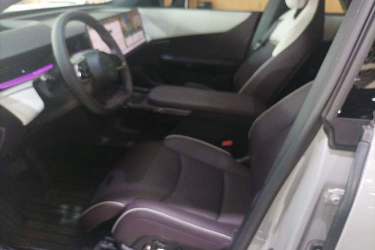 Used Mazda EZ-60 2025 Model Range-Extended 200 Max
