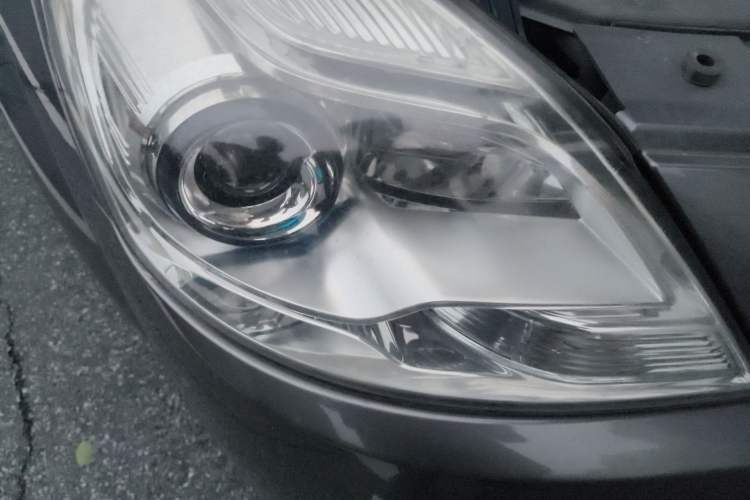 Used Buick Excelle 2013 1.5L Automatic Classic Model Right Front Headlight
