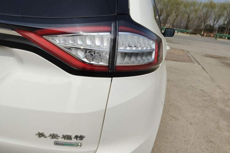 Used Ford Edge 2016 EcoBoost 245 Two-Wheel-Drive Titanium 5-Seater
