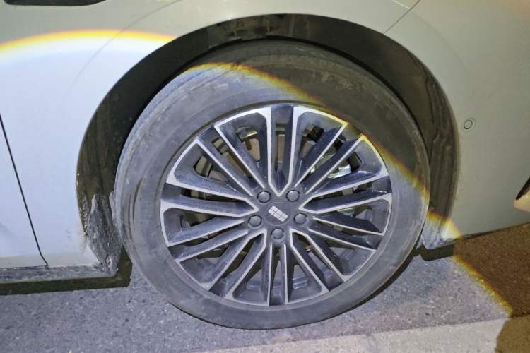 Used Geely Galaxy Galaxy 8 2025 130km EM-i Prestige Edition
