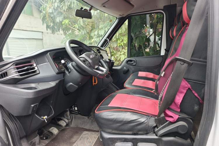 Used JMC Fushun 2022 2.0T Manual Multi-Function Passenger Vehicle Short Wheelbase Low Roof 6-Seater Left Front Seat