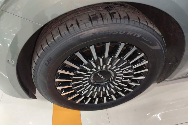 Used Zeekr 009 2024 Six-Seat Executive Version 4WD 108 kWh
