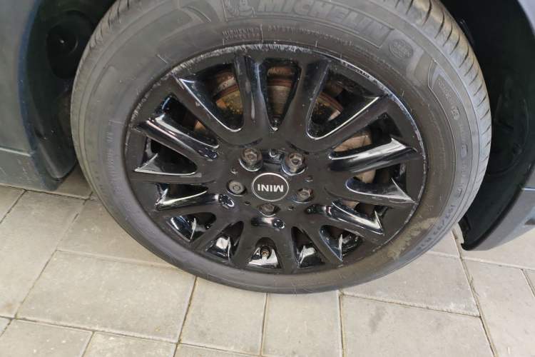 Used MINI 2016 1.5T COOPER Five-Door Edition Right Front Wheel Hub