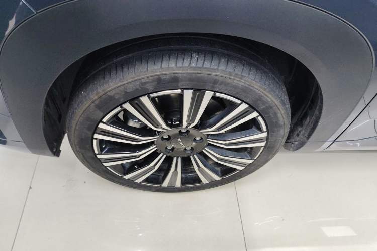 Used AION i60 2026 Model 210 Standard Edition Left Front Wheel Hub