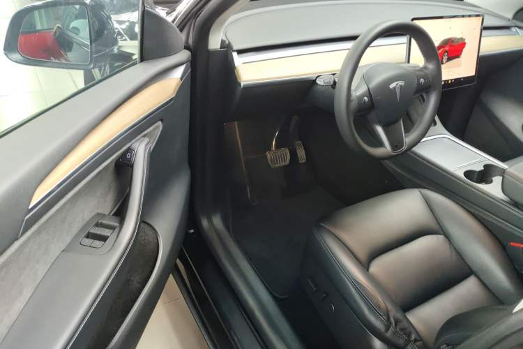 Used Tesla Model Y 2022 Rear-Wheel-Drive Version
