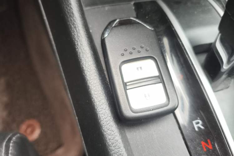 Used Honda Jade 2014 1.8L Automatic Comfort Elite Version 5 Seats Vehicle Key