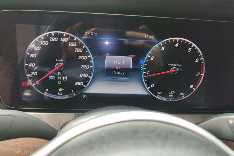 Used Mercedes-Benz E-Class 2019 E 200 L Odometer Close Up