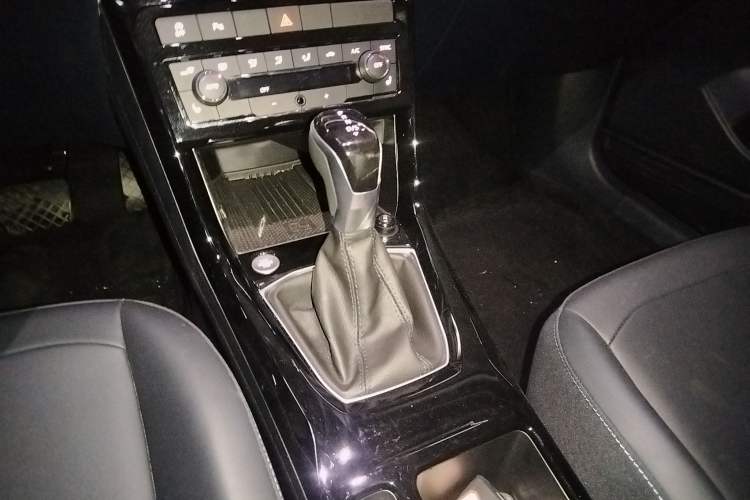 Used Volkswagen Tharu 2025 NewRui 300TSI Prestige Edition
