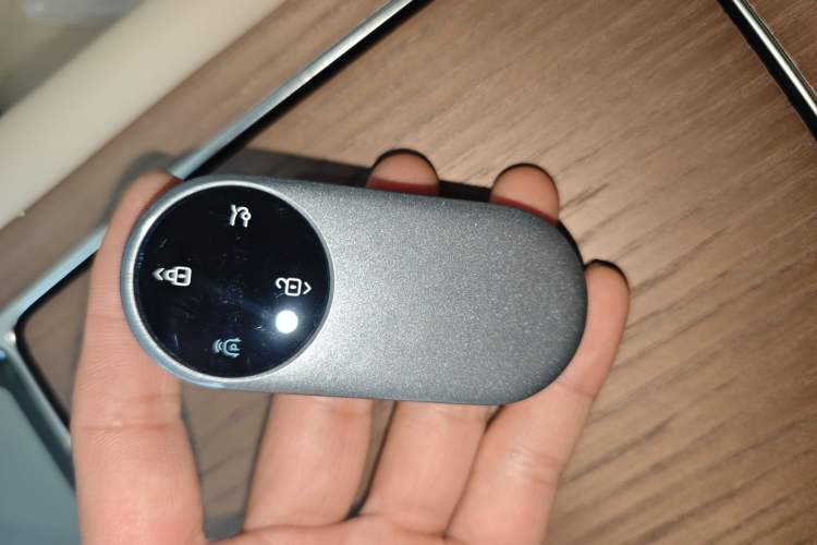 Used Hima AITO M9 2025 Extended-Range Ultra Version 52 kWh 6-Seater Vehicle Key