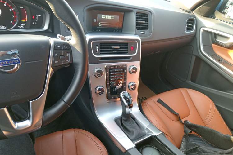 Used Volvo V60 2017 T5 Zhiya Edition China V Standard