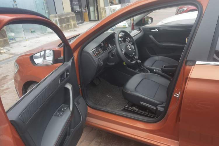 Used Volkswagen Santana 2017 Haval H9 1.6L Automatic Comfort Edition Interior 3