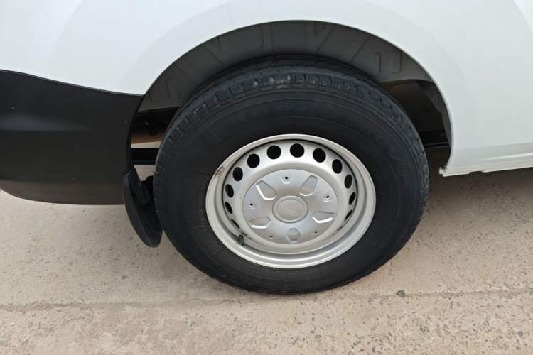 Used Ford Transit 2019 2.0T Diesel Multi-Purpose Commercial Vehicle Mid-Drive Mid-Roof 6-Seater China VI Standard Right Rear Wheel Hub