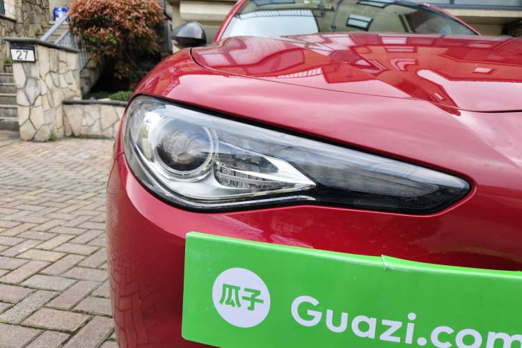 Used Alfa Romeo Giulia 2017 2.0T 200HP Luxury Edition
